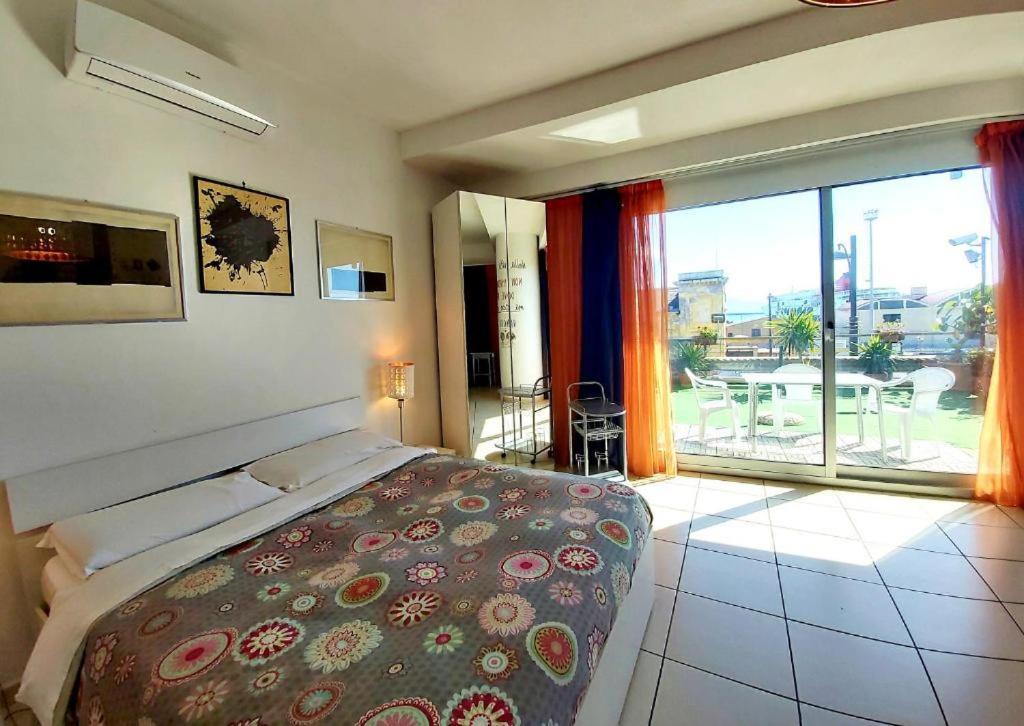 Marina Resart Rooms & Suite Bed & Breakfast *